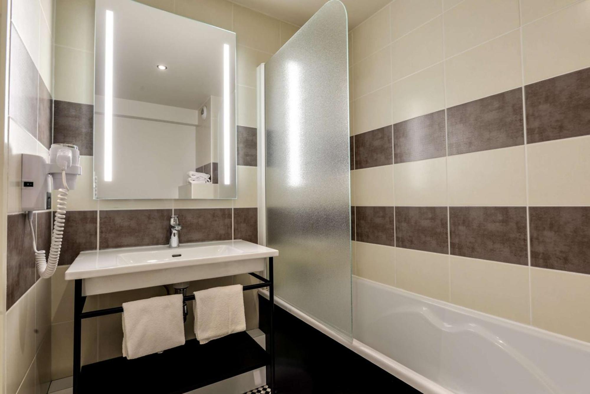 Brit Hotel Du Stade Rennes Ouest Экстерьер фото