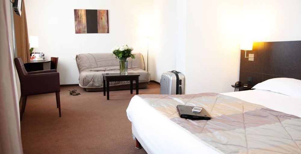 Brit Hotel Du Stade Rennes Ouest Экстерьер фото