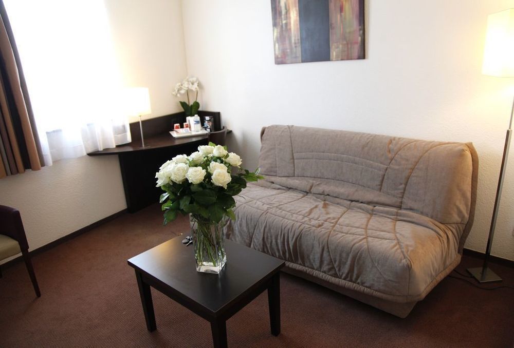 Brit Hotel Du Stade Rennes Ouest Экстерьер фото