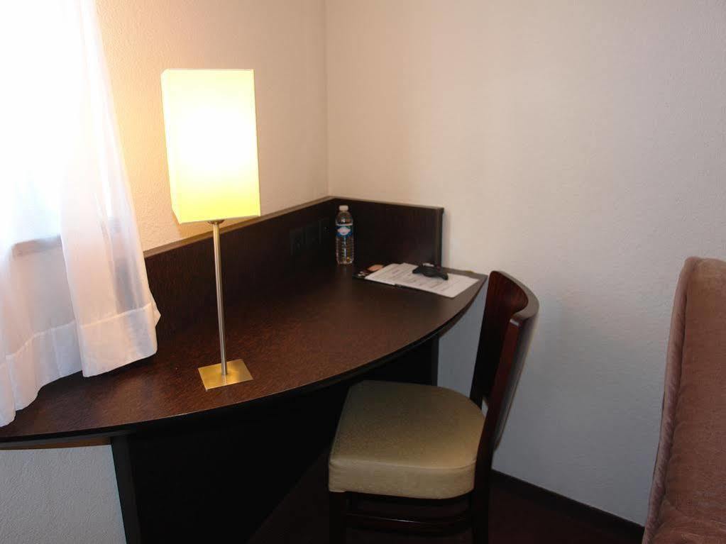 Brit Hotel Du Stade Rennes Ouest Экстерьер фото